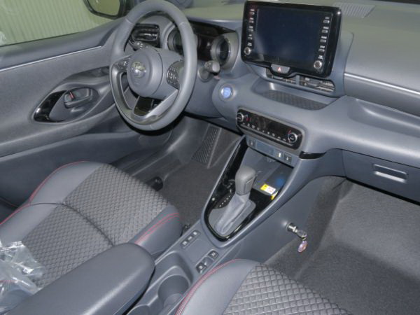 Toyota Yaris IV Aut.E-CVT Hybrid 2020 tól 2199W